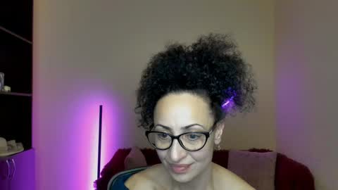 Snapshot of arianna_tifany chatting on February 26, 2025, 9:37 pm Arianna online show from February 26, 2025, 9:37 pm