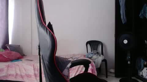 ariannaloovel online show from May 15, 2026, 6:15 pm