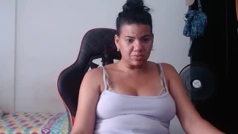 ariannaloovel online show from July 17, 2026, 5:18 pm