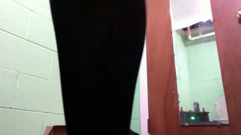 Snapshot of ariannalovee chatting on February 18, 2025, 2:49 am Arianna online show from February 18, 2025, 2:49 am