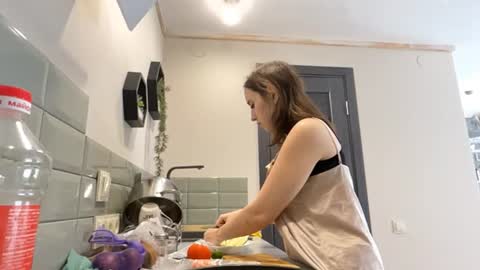 Mia online show from July 12, 2026, 9:11 am