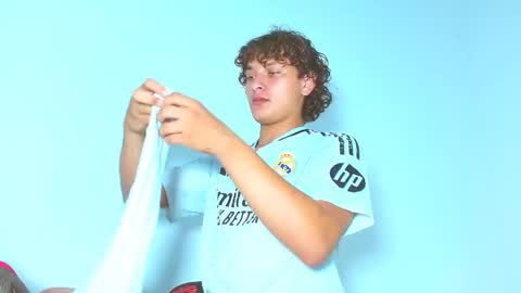 Ariel Aoir online show from April 18, 2026, 12:03 am