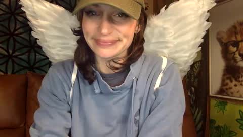 Snapshot of arielwyld chatting on December 16, 2024, 5:38 am ariel  colin when hes here online show from December 16, 2024, 5:38 am