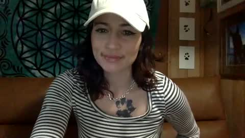 Snapshot of arielwyld chatting on February 25, 2025, 2:22 pm ariel  colin when hes here online show from February 25, 2025, 2:22 pm