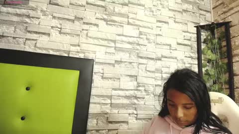 Snapshot of arietta_ chatting on March 1, 2025, 6:43 pm ARIETTA online show from March 1, 2025, 6:43 pm