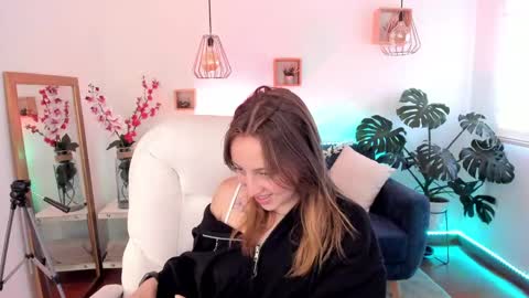 Ari  online show from December 17, 2024, 7:48 pm