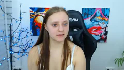 arinabelle online show from November 26, 2025, 2:01 am