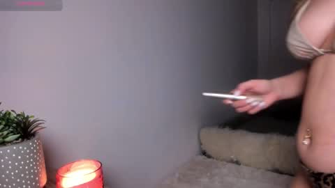 Snapshot of arinarave chatting on March 28, 2026, 8:19 pm ArinaRave online show from March 28, 2026, 8:19 pm