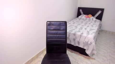 aristena_01 online show from January 4, 2025, 3:39 pm