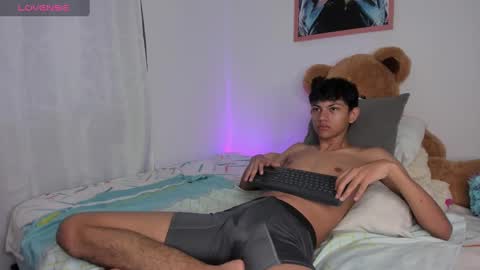 ANDRES Independent model online show from March 3, 2025, 10:42 pm