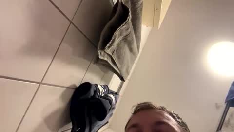 Snapshot of armyskater32 chatting on September 28, 2025, 8:47 pm armyskater32 online show from September 28, 2025, 8:47 pm