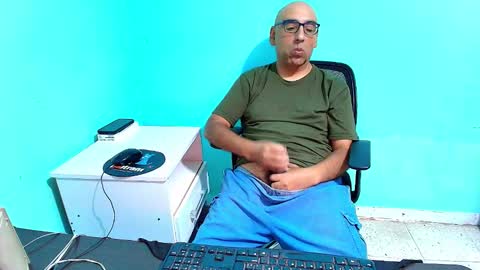 arnelux72 online show from March 23, 2026, 5:22 am