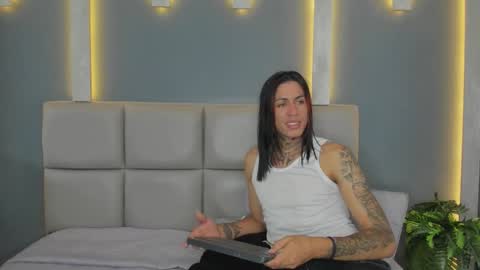 Arohom Lester online show from November 21, 2025, 11:03 pm