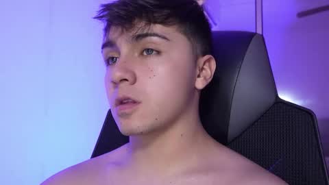 aron__cooper online show from November 4, 2025, 12:10 am