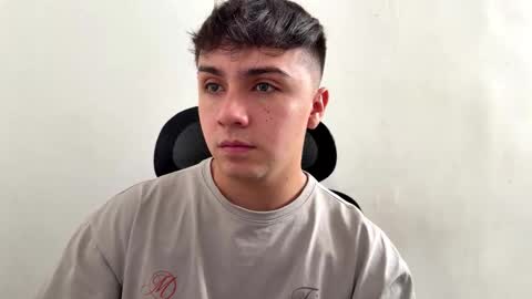 aron__cooper online show from November 28, 2025, 2:09 pm