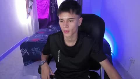 Aaron online show from October 25, 2025, 8:14 pm