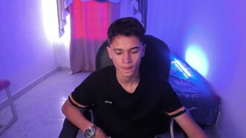 Aaron online show from November 1, 2025, 8:44 pm