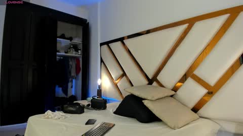 Aron cruz  online show from March 23, 2026, 12:31 pm