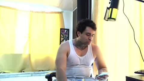 Snapshot of aronmiller404 chatting on June 4, 2026, 1:39 pm aronmiller online show from June 4, 2026, 1:39 pm