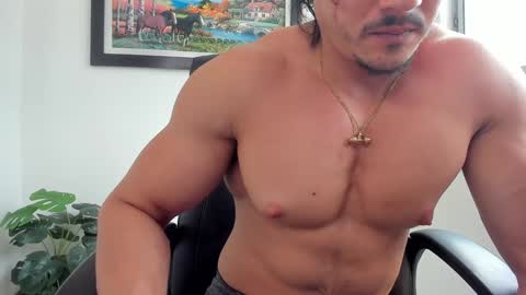 Snapshot of aroon_connor chatting on January 27, 2025, 8:49 pm   online show from January 27, 2025, 8:49 pm