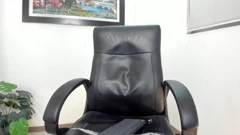 Snapshot of aroon_connor chatting on February 4, 2025, 2:28 am   online show from February 4, 2025, 2:28 am