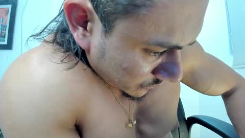 Snapshot of aroon_connor chatting on February 8, 2025, 11:02 pm   online show from February 8, 2025, 11:02 pm