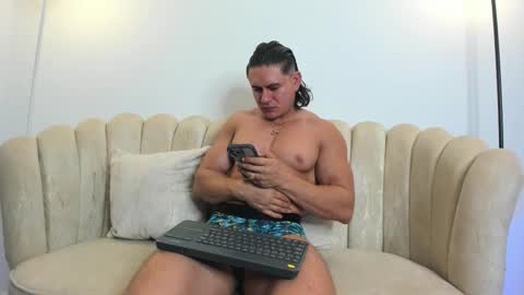 Snapshot of aroon_connor chatting on October 7, 2025, 11:02 pm   online show from October 7, 2025, 11:02 pm