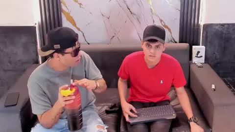 Aroon   online show from April 24, 2026, 4:04 am