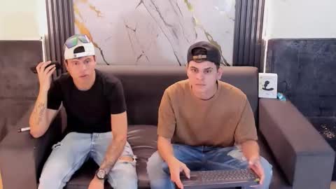 Aroon   online show from April 25, 2026, 3:53 am