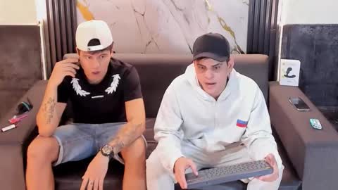 Aroon   online show from April 26, 2026, 3:48 am