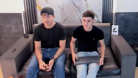 Aroon   online show from April 28, 2026, 3:33 am