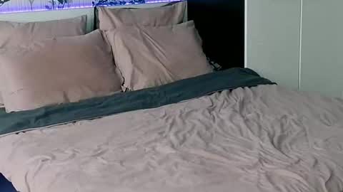 art_cam_ online show from March 25, 2026, 6:52 am