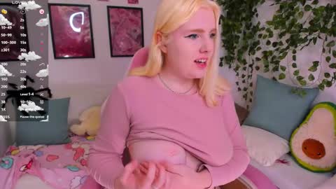 art_lovee_ online show from February 4, 2026, 1:33 am