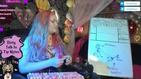 ArtsyHeartsyy online show from September 18, 2025, 1:18 am