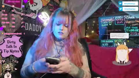 ArtsyHeartsyy online show from January 6, 2026, 1:42 am