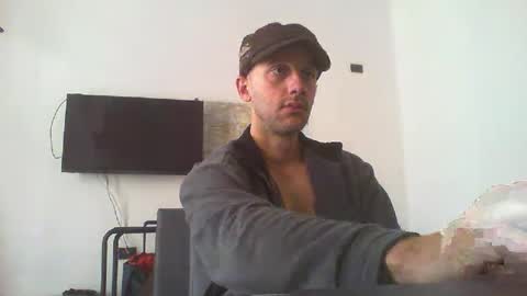 Snapshot of artur833 chatting on October 26, 2025, 9:37 am artur833 online show from October 26, 2025, 9:37 am