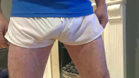 Snapshot of artybee chatting on October 19, 2025, 10:27 am artybee online show from October 19, 2025, 10:27 am