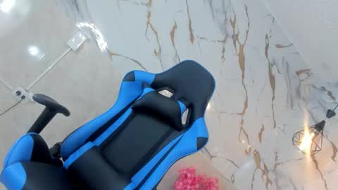 Ana online show from November 17, 2025, 4:13 pm