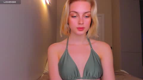 Snapshot of ashbunny_ chatting on December 3, 2024, 5:23 pm your pretty Ashley online show from December 3, 2024, 5:23 pm