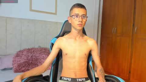 Snapshot of asher_lux chatting on January 5, 2026, 9:18 pm Asher online show from January 5, 2026, 9:18 pm