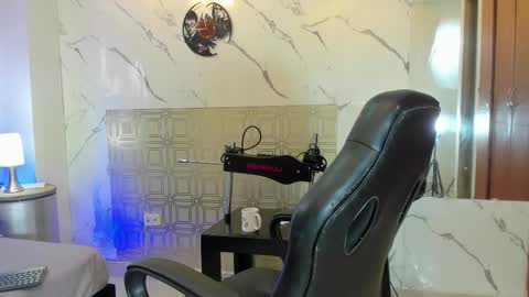 Snapshot of asher_lux chatting on February 28, 2026, 5:14 pm Asher online show from February 28, 2026, 5:14 pm