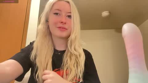 Snapshot of ashisscene chatting on January 10, 2026, 3:19 am ash 3 online show from January 10, 2026, 3:19 am