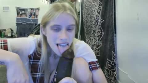 Ashlee Wolf online show from November 11, 2025, 10:10 pm