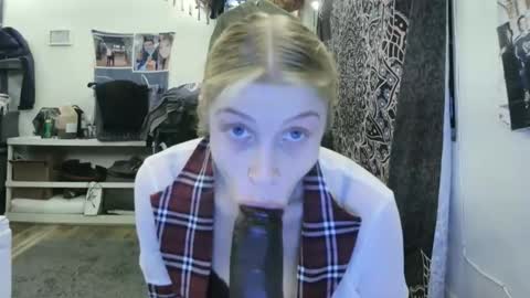 Ashlee Wolf online show from November 15, 2025, 5:49 am