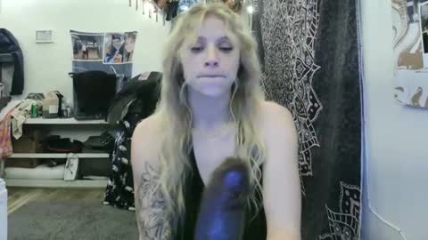 Ashlee Wolf online show from November 16, 2025, 6:30 am