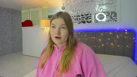 AshleyJonse online show from December 21, 2025, 6:20 am