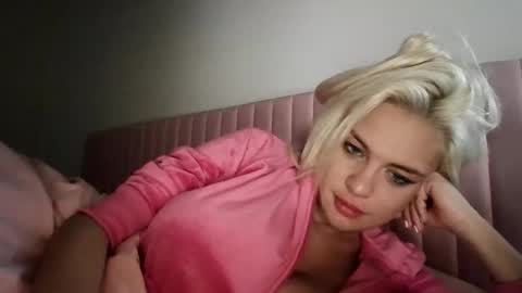 ashleymaddyyyy647935 online show from April 25, 2026, 4:04 pm