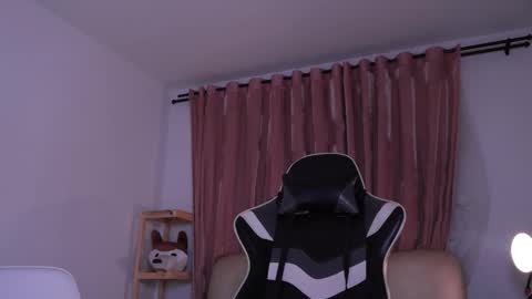 Ashley Lauren online show from November 25, 2025, 9:42 am