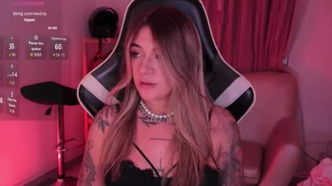 Ashley Lauren online show from December 18, 2025, 4:29 am