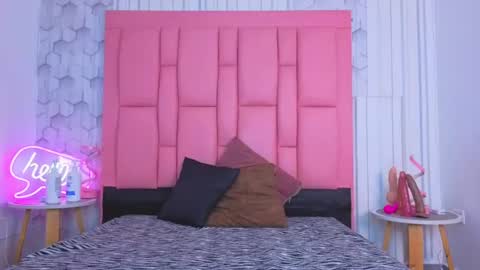ashlleyray online show from June 22, 2026, 7:11 pm